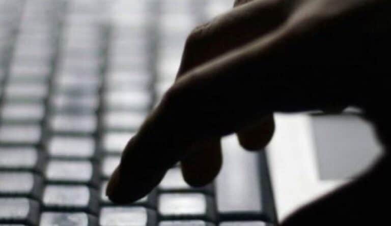 Σοκ με μητέρα και κόρη στο Βόλο –  Οι φωτογραφίες που την «έκαψαν»