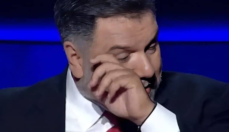 Γρηγόρης Αρναούτογλου: Δάκρυσε ζωντανά στον αέρα για τον θάνατο της μητέρας του