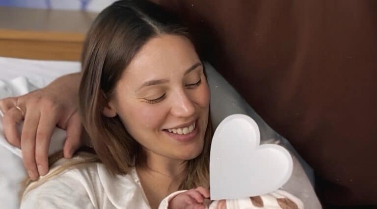 Μητέρα για πρώτη φορά η Άννα Κορακάκη – «Γεννήθηκε η αγάπη που ξεπερνάει τις λέξεις»