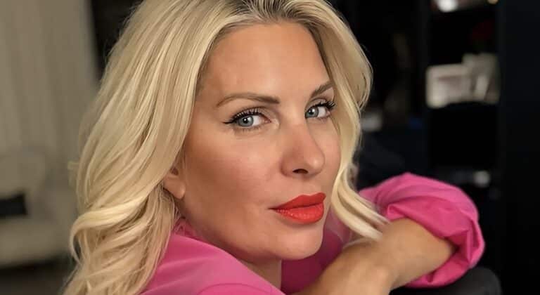 Ελένη Μενεγάκη: Η 11χρονη κόρη της, Μαρίνα Παντζοπούλου τη φωτογραφίζει στο πλοίο από Άνδρο