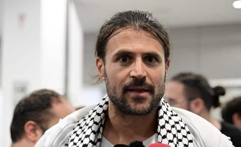 «Το ελληνικό Λιμενικό πετάει μωρά στη θάλασσα» – Απίστευτες δηλώσεις από Έλληνα ακτιβιστή