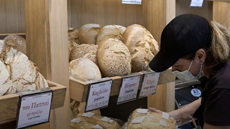 Κραυγή αγωνίας: Κλείνουν μαζικά φούρνοι και ζαχαροπλαστεία, λουκέτο σε 3.000 καταστήματα