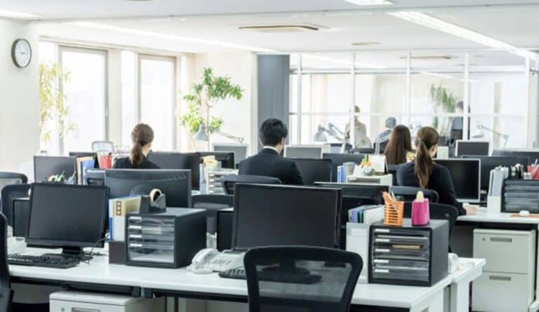 Η Ευρωπαϊκή Ένωση ψάχνει 1.490 υπαλλήλους: 5.010 ευρώ το μήνα χωρίς εμπειρία – Πώς να κάνεις αίτηση