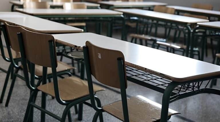 Τρίκαλα: Γιαγιά πήγε να πάρει τους βαθμούς του εγγονού της και έγινε χαμός