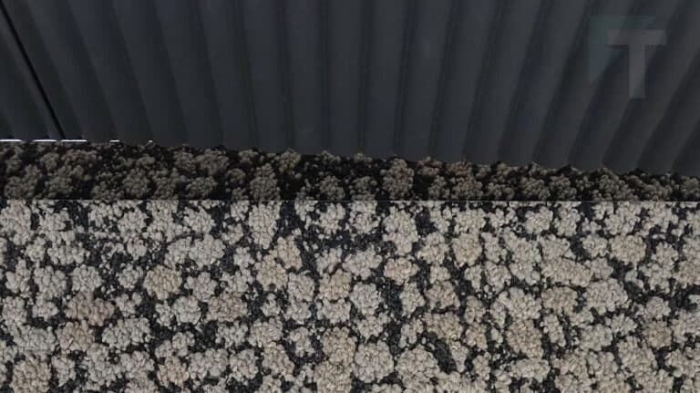 Μόνο άνθρωποι με υπερβολικά καλή όραση μπορούν να βρουν το χαμένο πλήκτρο πληκτρολογίου που κάποιος έχασε στο χαλί