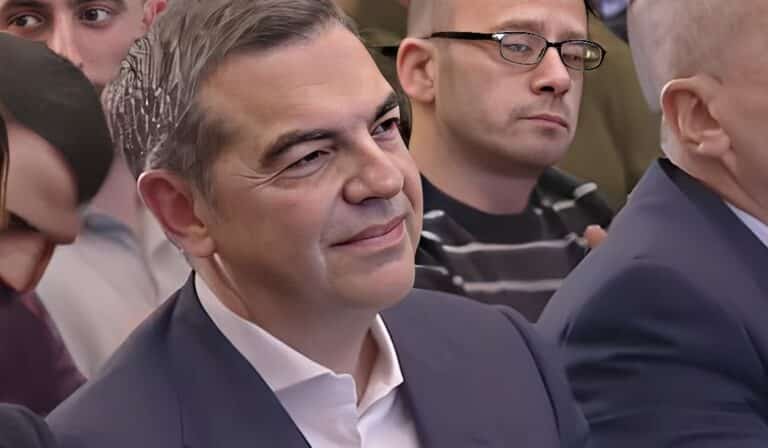 Πλήθος κόσμου για τον Αλέξη Τσίπρα και την «Ιθάκη» του στη Λάρισα – Στο πλάι του η Περιστέρα πιο όμορφη από ποτέ