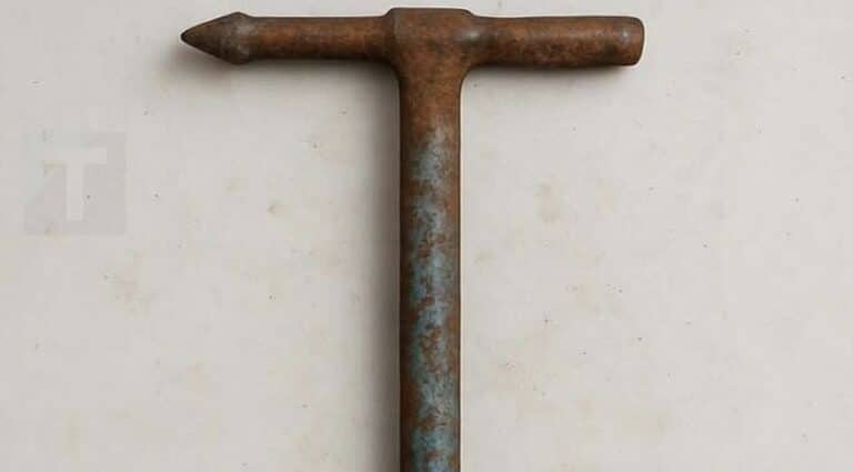 Βρήκα μια μεταλλική ράβδο στο δρόμο μου. Καμία ιδέα τι θα μπορούσε να είναι;