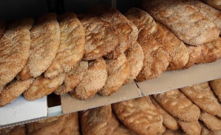 Ανακοινώθηκε: Αυτή είναι η τιμή της λαγάνας για φέτος – Τόσο θα την αγοράσεις από τον φούρνο