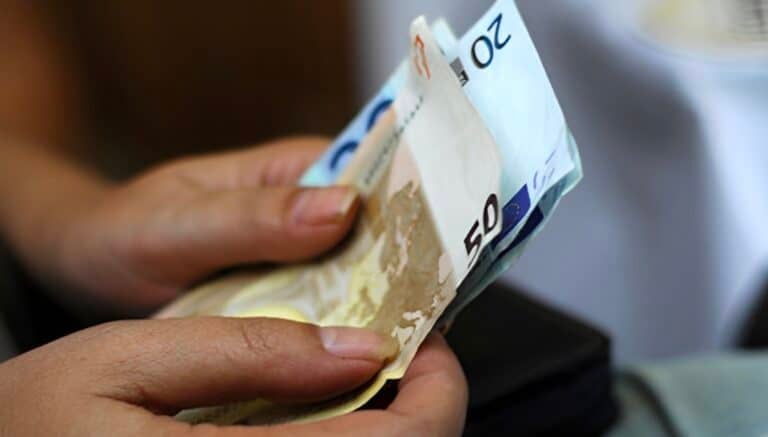 Επίδομα 200 ευρώ: Τι ισχύει για όσους έχουν παιδιά