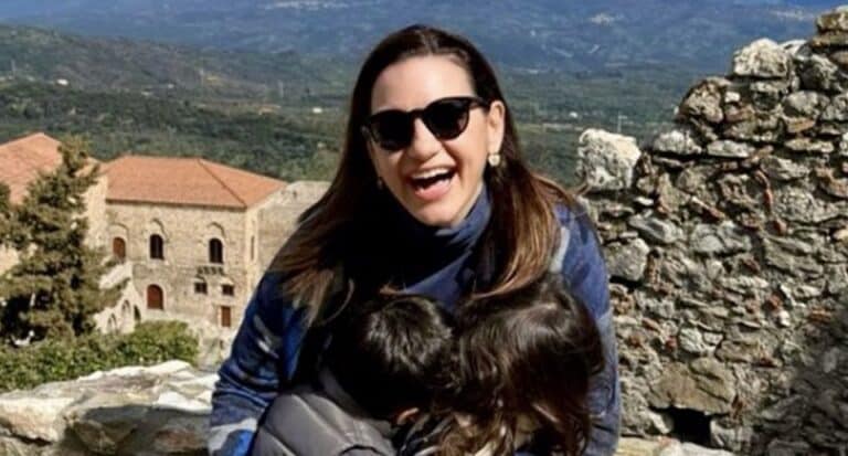 Η Όλγα Κεφαλογιάννη αγκαλιά με τα παιδιά της στον Μυστρά – Tι έγραψε για την αξία της οικογένειας