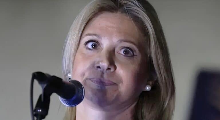 Καρυστιανού για τις εκταφές των σορών των θυμάτων των Τεμπών: «Απόλυτη ύβρις, κανείς δεν θα ακουμπήσει τον τάφο των παιδιών»