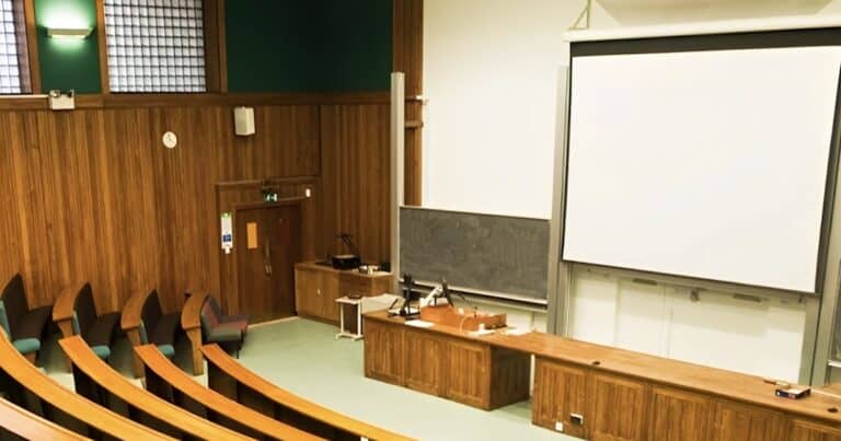 Αθάνατη… Ελληνίδα μάνα: Ο κανακάρης της αντέγραψε με AI, μηδενίστηκε και η μητέρα του απαίτησε από καθηγητή του Πανεπιστημίου Κρήτης αναβαθμολόγηση