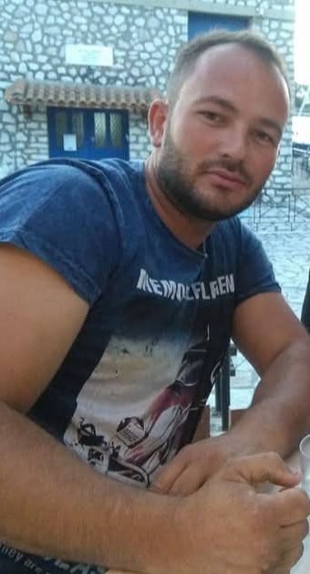 to simeio pou pethanan apo ilektroplixia oi dyo ergates stin vari 2