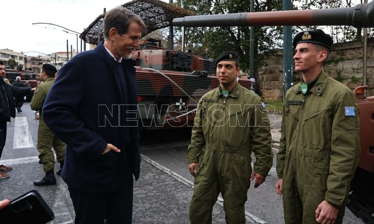 02f1fab4 pavlos 25imartiou stratiotiki parelasi