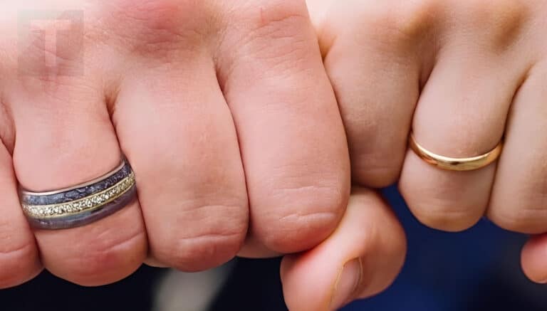 Τι σημαίνει να φοράς δαχτυλίδι στο δεξί χέρι