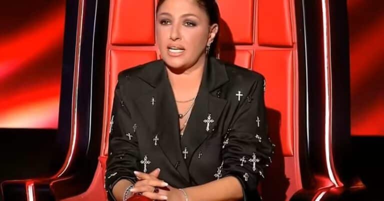 Έλενα Παπαρίζου: Η 1η εμφάνιση μετά την περιπέτεια υγείας της – Με περούκα η τραγουδίστρια και αγνώριστη