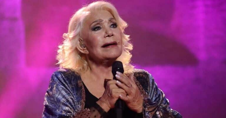 Μαρινέλλα: Οι πρώτες στιγμές στο νοσοκομείο μετά το εγκεφαλικό και τα λόγια που έλεγε στην κόρη της