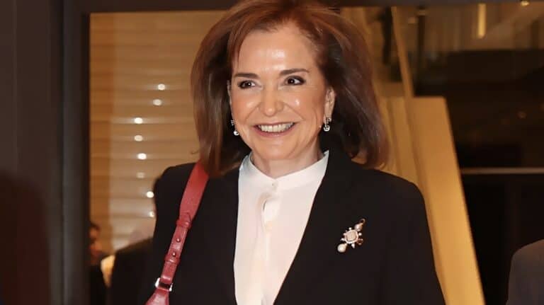 Ντόρα Μπακογιάννη: Η φωτογραφία αγκαλιά με την εγγονή της και το μήνυμα για την γιορτή τους