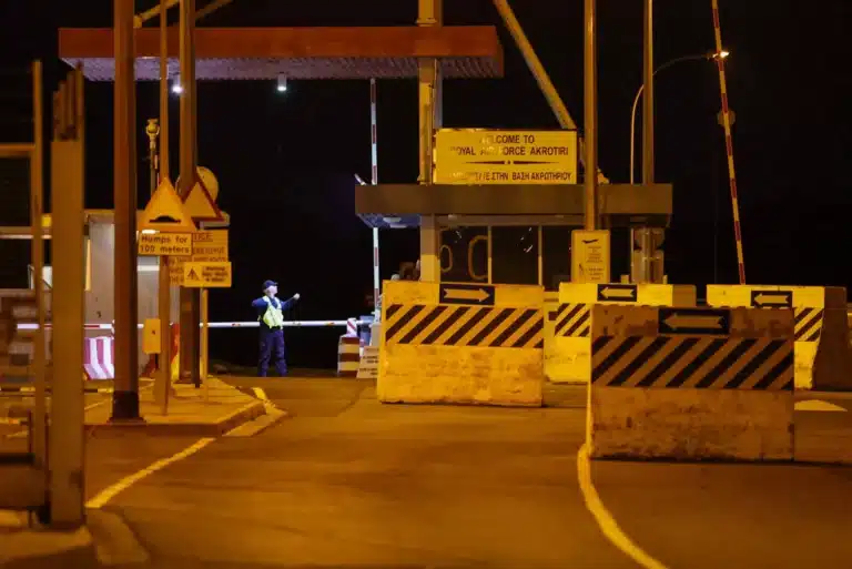 Ήχησαν οι σειρήνες στο Ακρωτήρι – Έληξε ο συναγερμός, «δεν εντοπίστηκε απειλή» λέει ο Κυβερνητικός Εκπρόσωπος