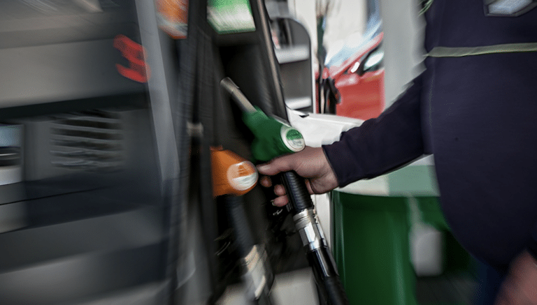 Έρχεται fuel pass μόλις το πετρέλαιο «πατήσει» τα 100 δολάρια