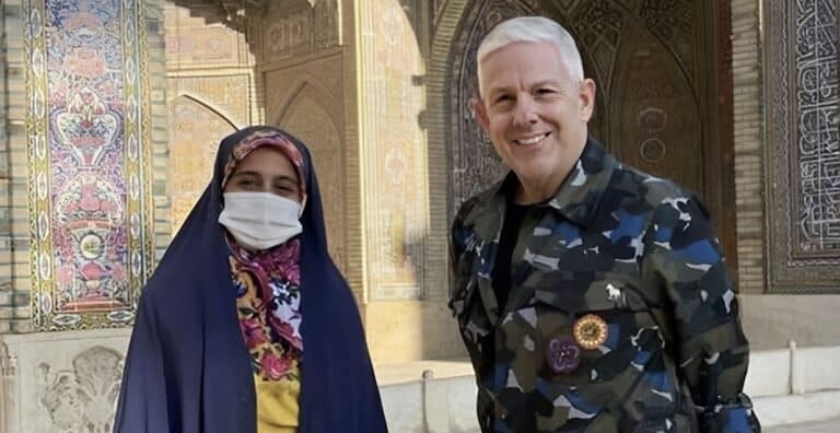 Τάσος Δούσης: Ένα κείμενο φωτιά για το Ιράν μαζί με καταπληκτικές φωτογραφίες