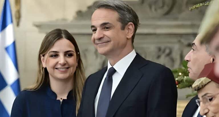 Σοφία Μητσοτάκη: Οργισμένη απάντηση για την επιστροφή της από το Ντουμπάι – «Η ξεφτίλα δεν έχει όρια»