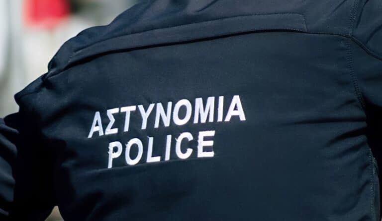 Νεκρή αστυνομικός μετά από πυροβολισμό μέσα στο σπίτι της