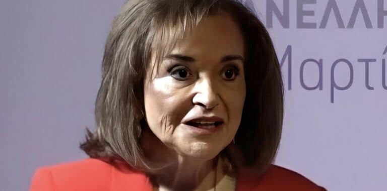 Ντόρα Μπακογιάννη: «Και τι προτείνετε τώρα που έχω παιδί αγνώστου πατρός; Να το καταπιώ;» – Η άγνωστη ιστορία από την περίοδο που ήταν έγκυος