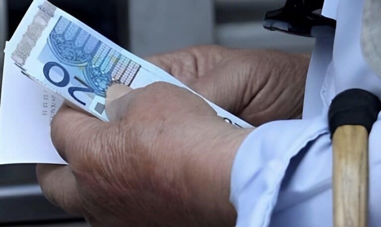 Συντάξεις Απριλίου: Νωρίτερα τα χρήματα για χιλιάδες συνταξιούχους