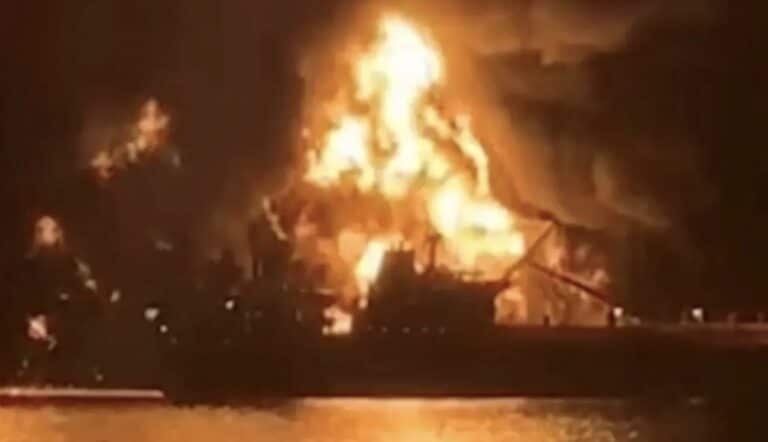 Σε ποιον πασίγνωστο εφοπλιστή ανήκει το ελληνόκτητο δεξαμενόπλοιο που χτυπήθηκε στον Περσικό