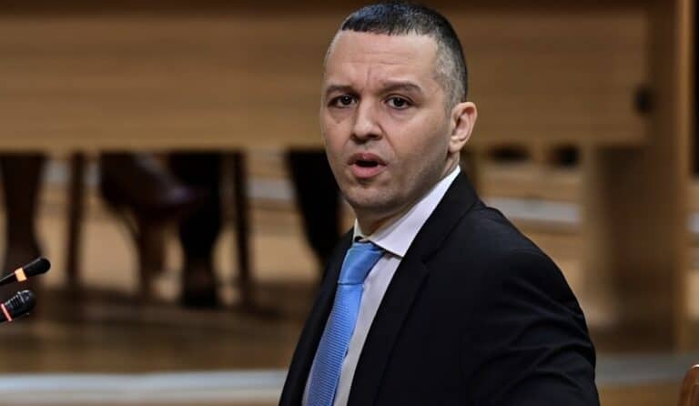 Ο Ηλίας Κασιδιάρης ξανά στην πολιτική και το ανακοίνωσε ο ίδιος