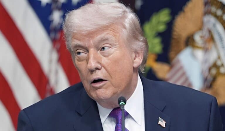 Τραμπ: «Ο Πούτιν ίσως βοηθάει λίγο το Ιράν»