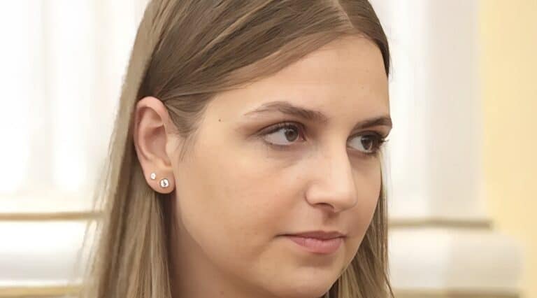 Η Σοφία Μητσοτάκη δημοσίευσε το εισιτήριο της πτήσης της από το Ομάν στην Αθήνα: «Ελπίζω ότι εδώ ολοκληρώνεται αυτή η αθλιότητα»