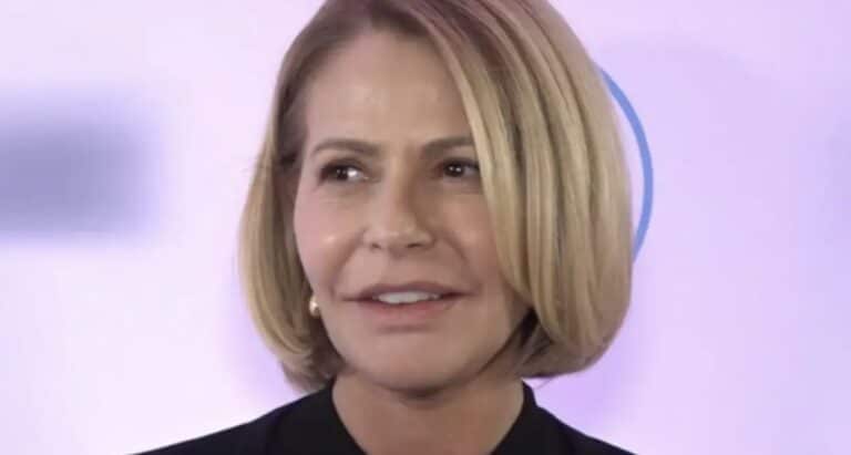 Τζένη Μπαλατσινού: Ο γάμος της κόρης της, τα αναληθή δημοσιεύματα και η ερώτηση που την έκανε να αντιδράσει