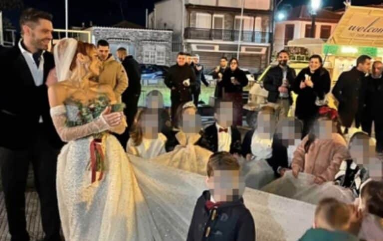 Νηπιαγωγός παντρεύτηκε με παρανυφάκια τους 20 μαθητές της