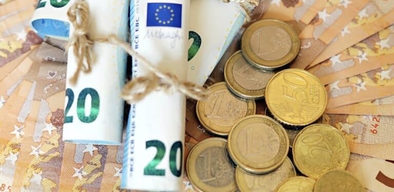 Διπλή αύξηση για χιλιάδες εργαζόμενους: Τι αλλάζει από την 1η Απριλίου