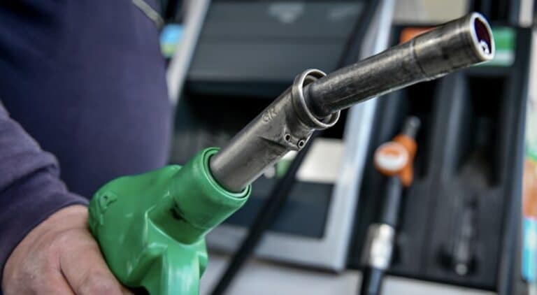 Προς αναστολή οι κινητοποιήσεις των πρατηριούχων, «λευκός καπνός» από τη συνάντηση με Θεοδωρικάκο – Yπόσχεση για voucher 3.000 ευρώ