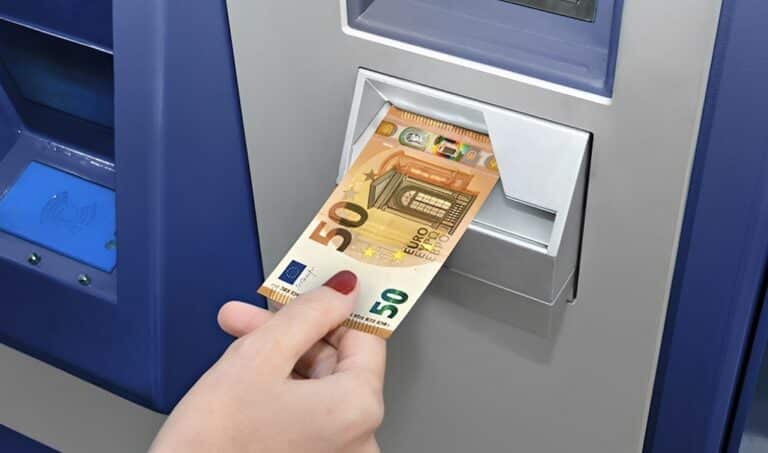 Κοινός λογαριασμός-παγίδα: Ποιος παίρνει τα λεφτά μετά τον θάνατο