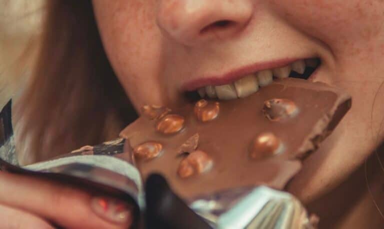 Η επιστήμη ξέρει ποια είναι η χειρότερη ώρα για να φας γλυκό