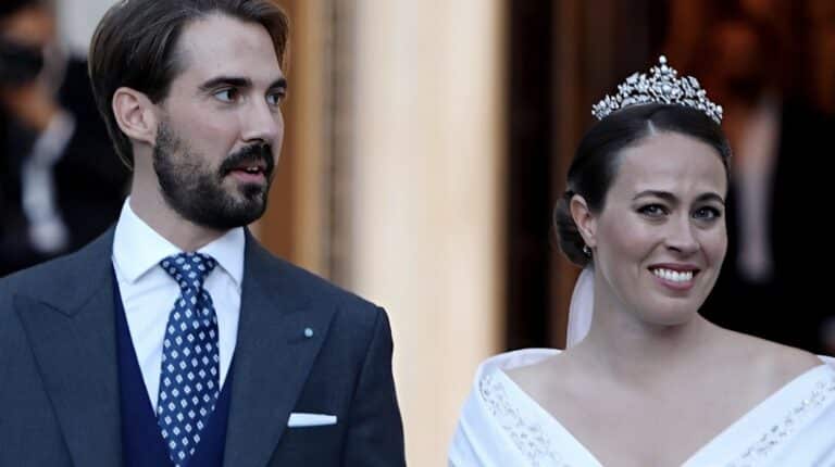 Η αλλαγή στην υπογραφή της Νίνα Φλορ μετά τις αντιδράσεις για το «πριγκίπισσα της Ελλάδας»