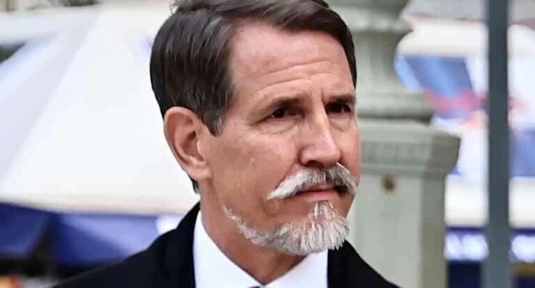 Ο Παύλος Ντε Γκρες στη μεγάλη στρατιωτική παρέλαση του Συντάγματος: «Σου ανάβει την ψυχή αυτό που συμβαίνει»