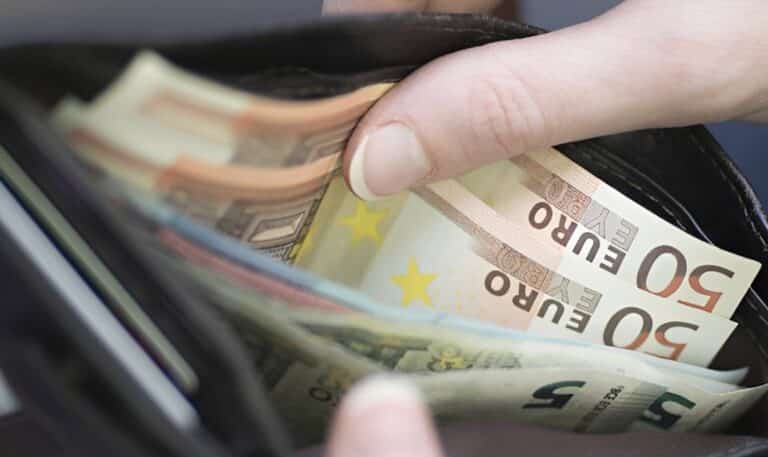 2.700 στο Λουξεμβούργο, 550 στη Βουλγαρία: Ο κατώτατος μισθός στην Ευρώπη