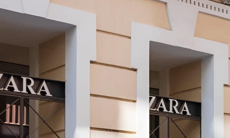 Το σακάκι του Ναπολέοντα – Τα Zara φέρνουν ξανά στη μόδα το σακάκι του 2010 για την άνοιξη