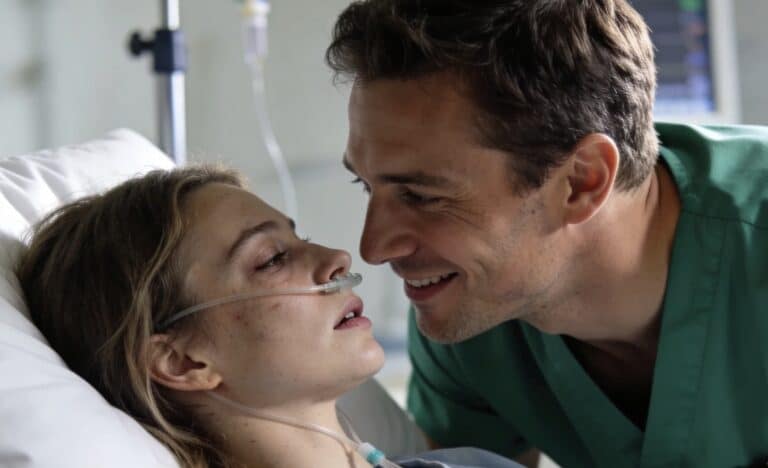 Όταν οι γιατροί τον ενημέρωσαν ότι η σύζυγός του είχε μόνο λίγες ημέρες ζωής, έσκυψε πάνω από το νοσοκομειακό της κρεβάτι και, κρύβοντας την ικανοποίησή του πίσω από ένα ψυχρό χαμόγελο, μουρμούρισε.