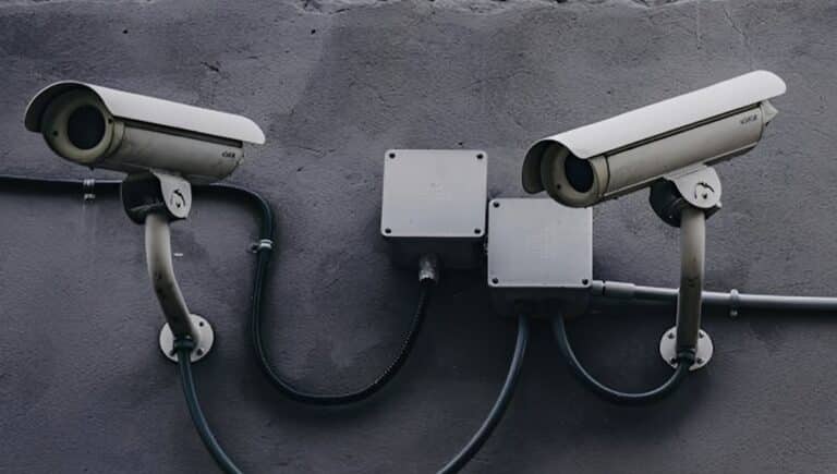 Κάμερα στο σπίτι; Πότε κινδυνεύετε με πρόστιμο και φυλάκιση – Τι να προσέξετε