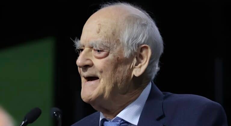 Συνέδριο ΠΑΣΟΚ: Το συγκινητικό «αντίο» του Απόστολου Κακλαμάνη – «Τόπο στα νιάτα»