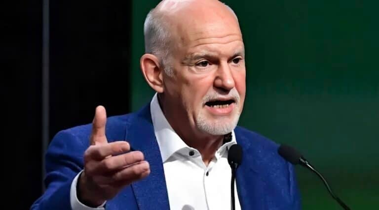 Γιώργος Παπανδρέου στο Συνέδριο του ΠΑΣΟΚ: «Επιστρέφουμε για να αλλάξουμε τον τρόπο που λειτουργεί η χώρα»