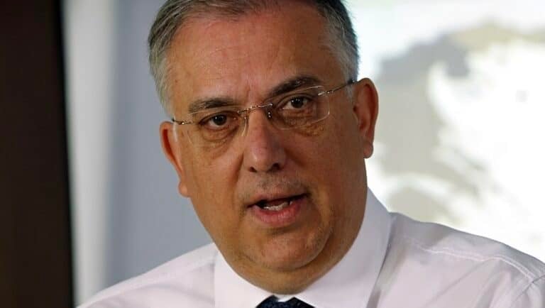 Θεοδωρικάκος: «Χωρίς το πλαφόν η βενζίνη θα είχε φτάσει στα 2,50 ευρώ»