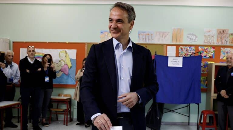 Δημοσκόπηση: Συμφωνείτε με τη διενέργεια πρόωρων εκλογών;