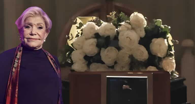 «Aνατρίχιασα, φορούσε ένα κόκκινο φουλάρι…» Θρήνος τώρα στην κηδεία της Μαρινέλλας – Τι συνέβη